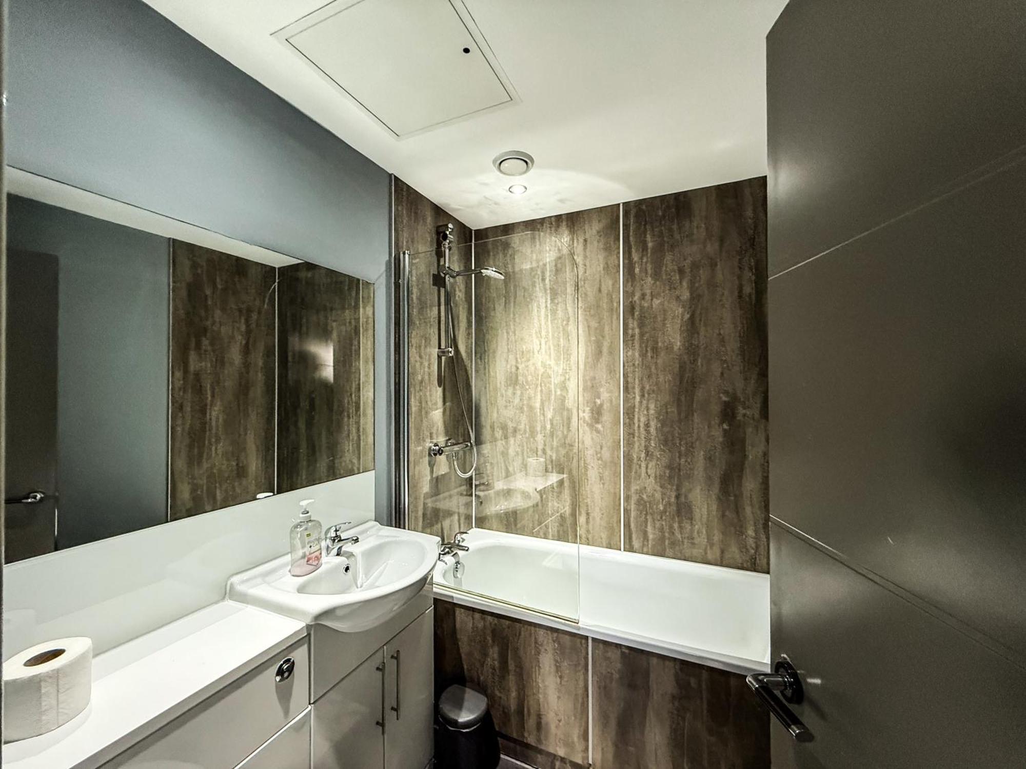2 Bedroom Apartment In The Heart Of Newcastle - Spacious - Sleeps 7 Exterior photo